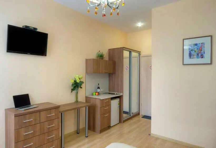 Standard-studio, Golden Gate Inn