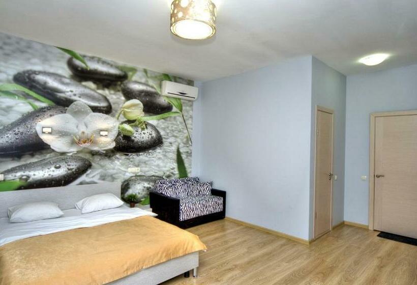 استودیوی استاندارد, Golden Gate Inn