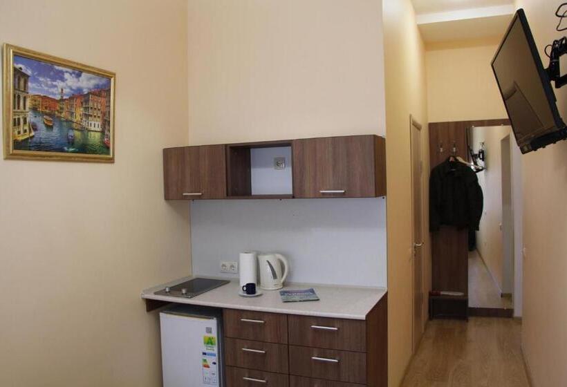 اتاق اکونومی, Golden Gate Inn