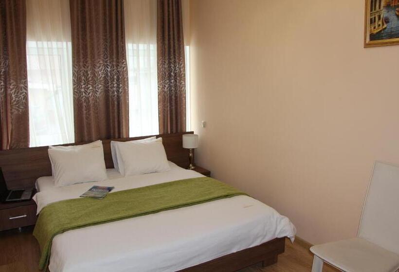 اتاق اکونومی, Golden Gate Inn