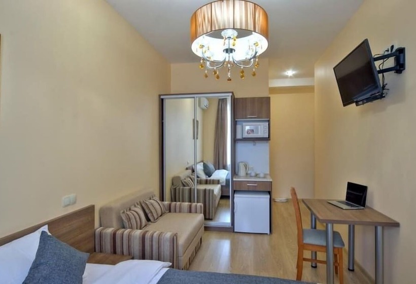 استودیوی استاندارد, Golden Gate Inn