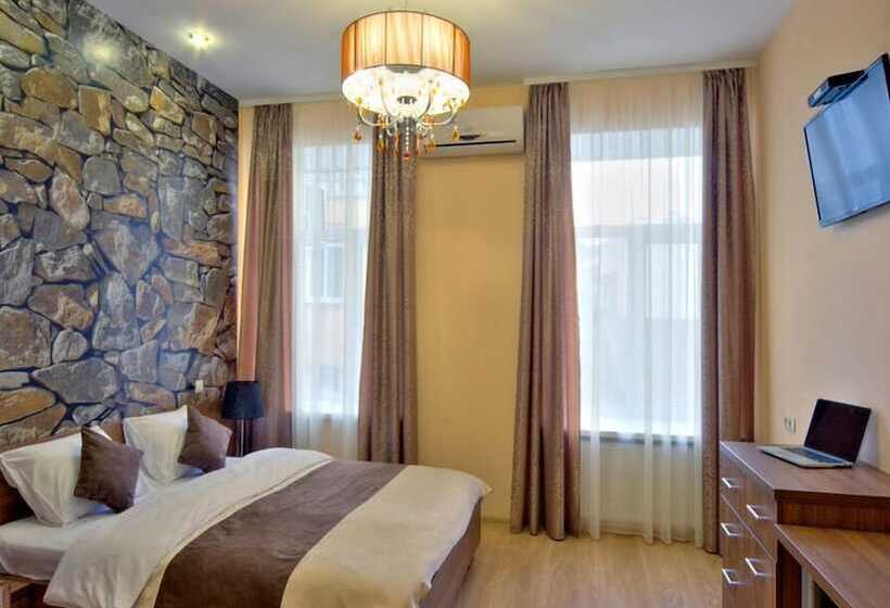 استودیوی استاندارد, Golden Gate Inn