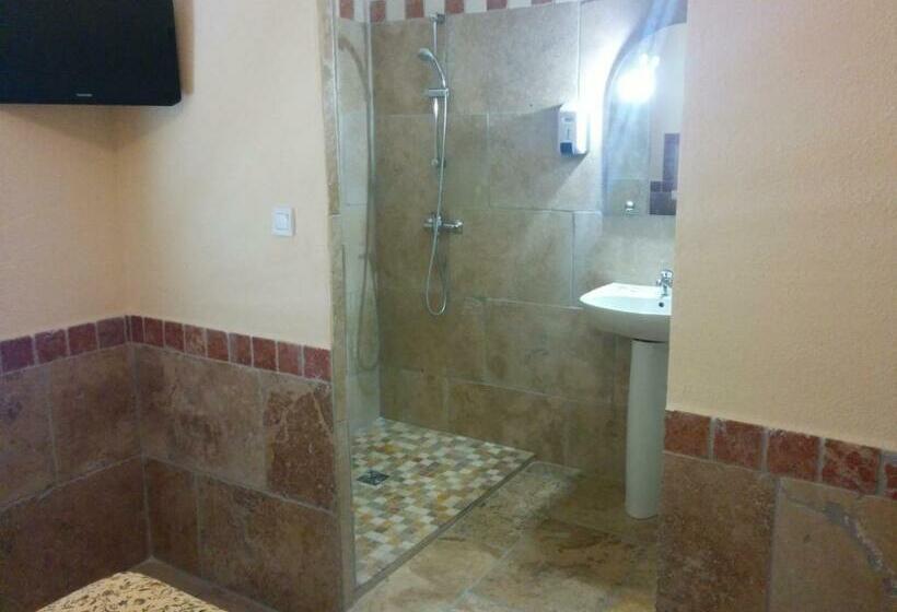 スタンダードルーム, Restaurant L Agachon