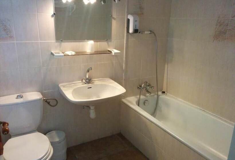 スタンダードトリプルルーム, Restaurant L Agachon