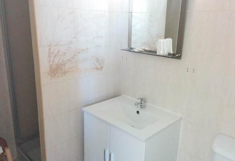 Quarto Triplo Estandar, Restaurant L Agachon