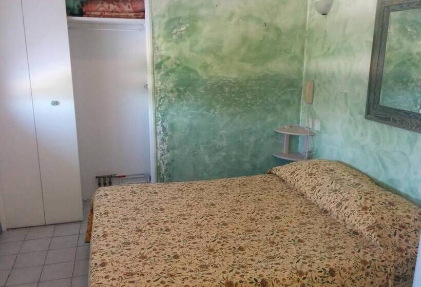 Quarto Familiar, Restaurant L Agachon