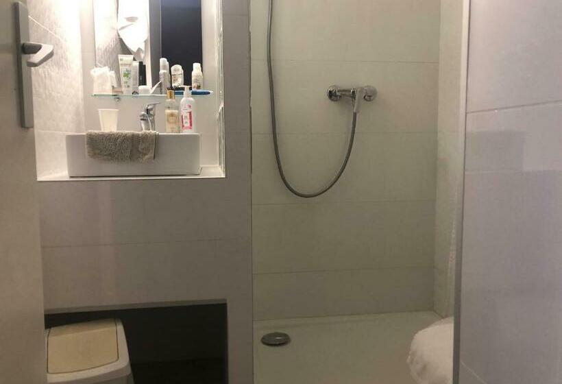 Quarto Estandar, Les Troenes