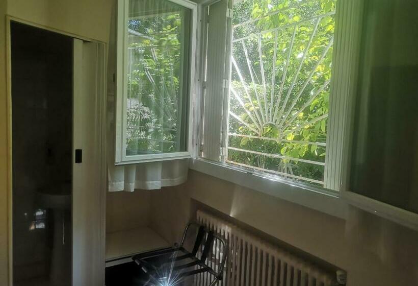 Quarto Individual Vista Jardim, Les Troenes