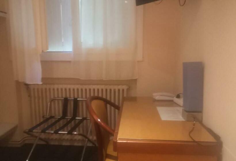 Quarto Individual Vista Jardim, Les Troenes