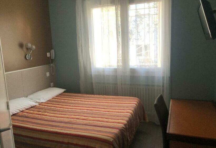 Quarto Estandar, Les Troenes