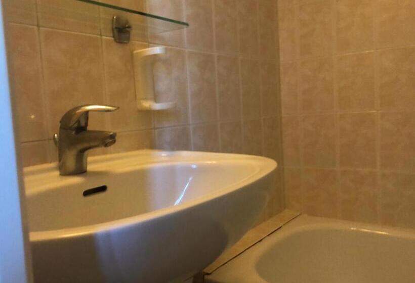 Quarto Estandar, Les Troenes