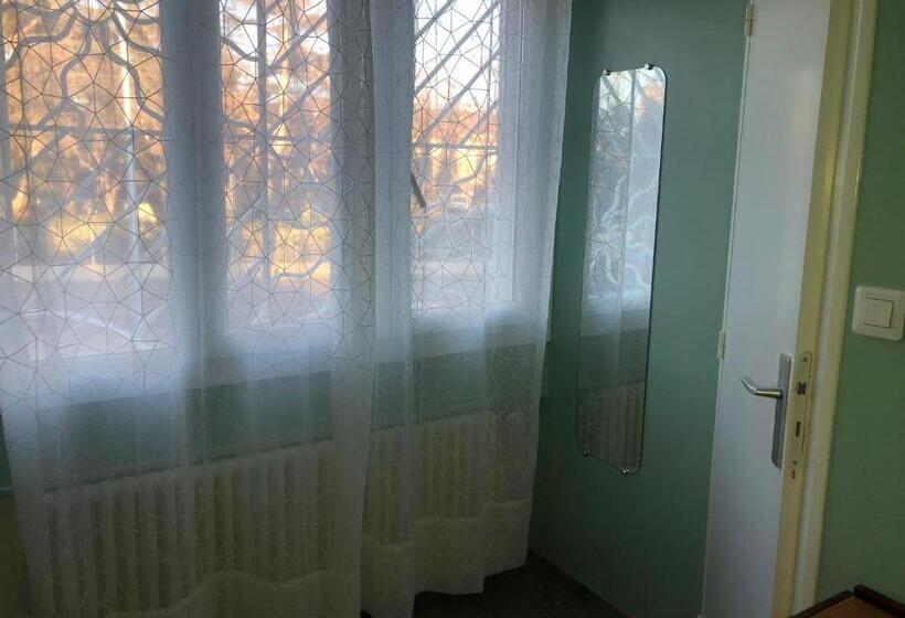 Quarto Estandar, Les Troenes