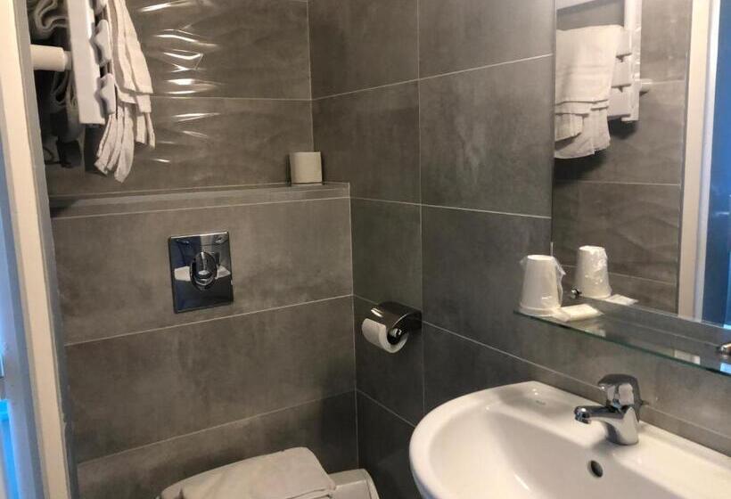 Quarto Estandar, Les Troenes