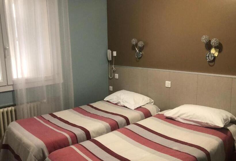 Quarto Estandar, Les Troenes