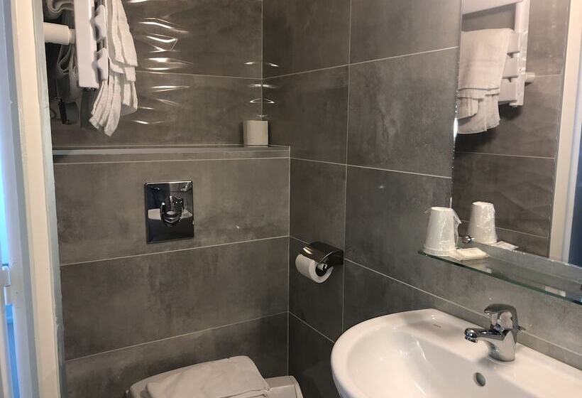 Quarto Estandar, Les Troenes