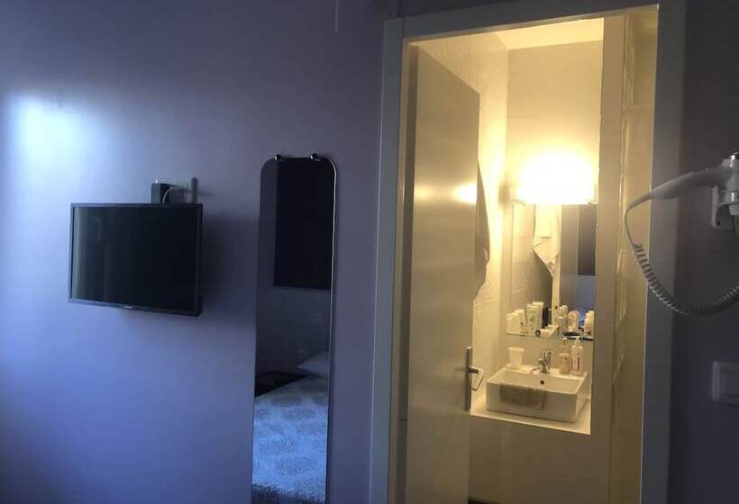 Quarto Estandar, Les Troenes