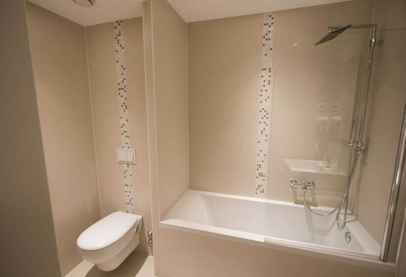 חדר סטנדרט, Les Voyageurs