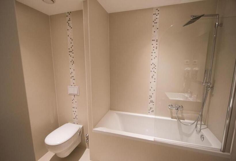 חדר סטנדרט, Les Voyageurs