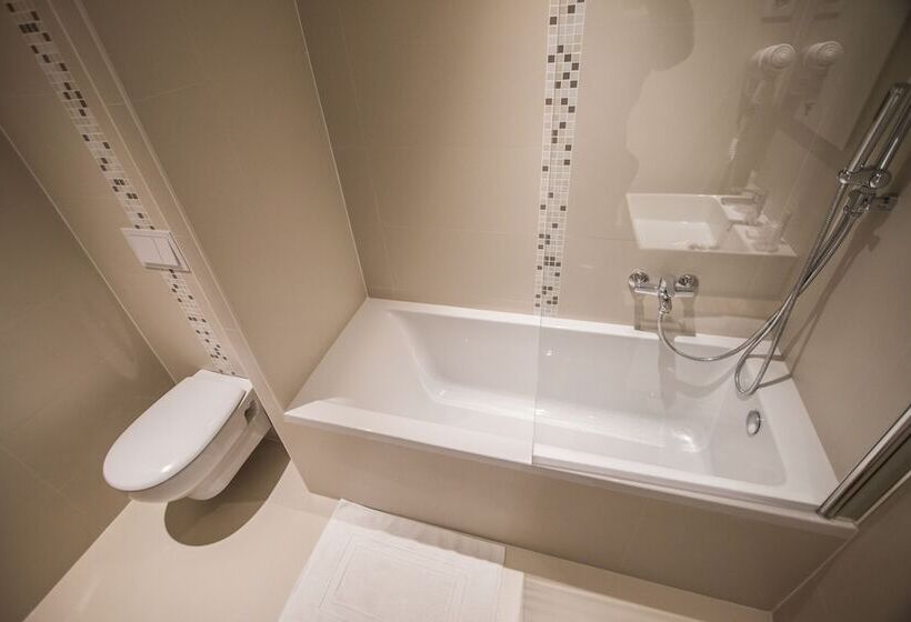 חדר סטנדרט, Les Voyageurs