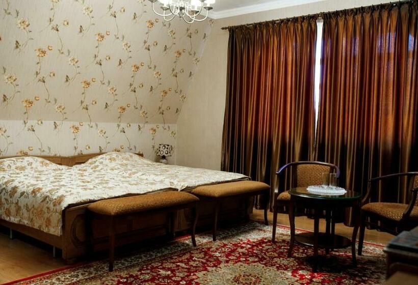 سوییت, Miss Mari