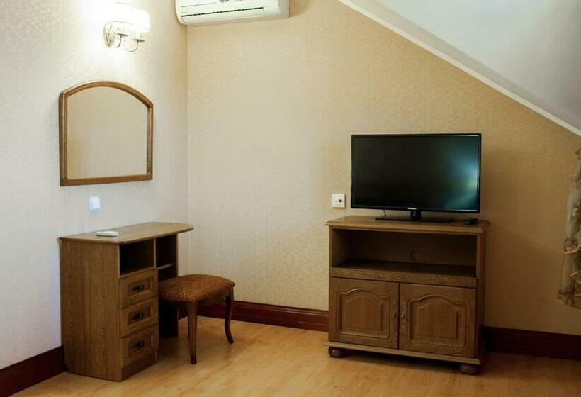 سوییت جونیور, Miss Mari