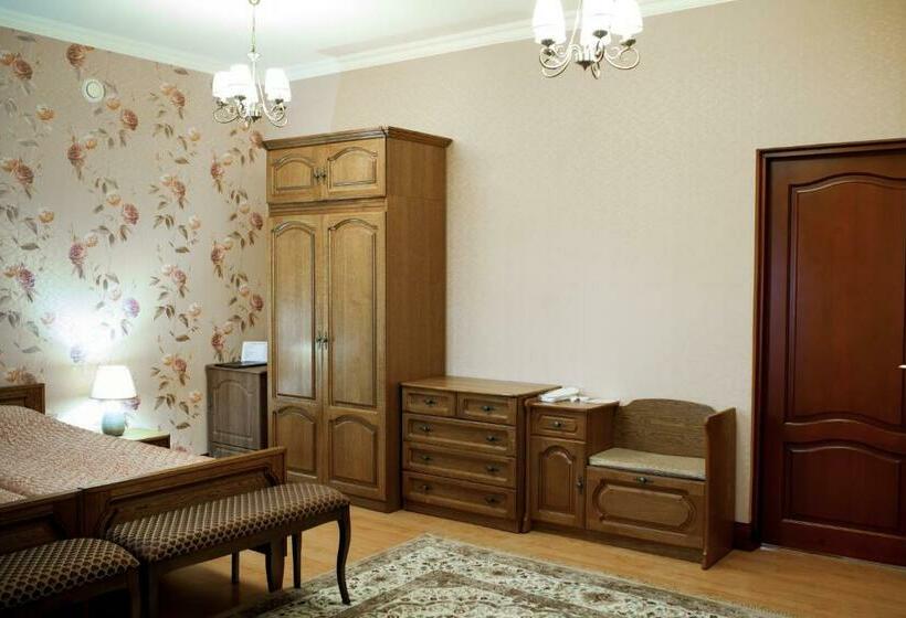 سوییت جونیور, Miss Mari