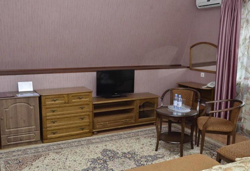 سوییت لوکس, Miss Mari