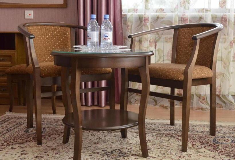 سوییت لوکس, Miss Mari