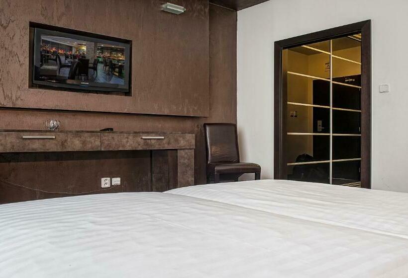 غرفة قياسية, Polo