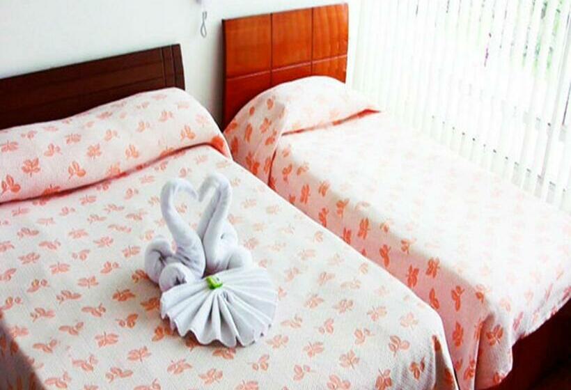 اتاق استاندارد سه نفره, Santris