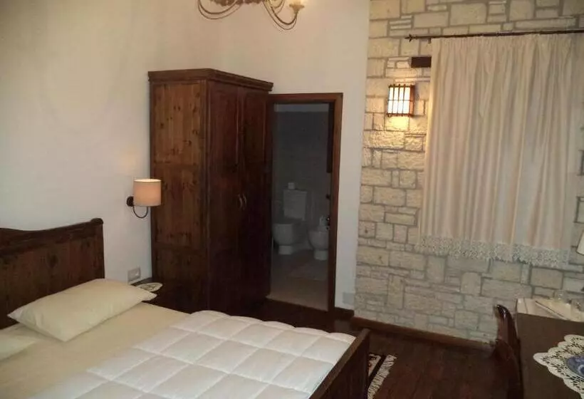 اتاق لوکس, Vila Aleksander