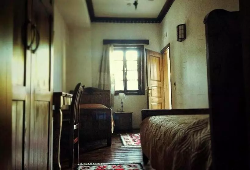 اتاق لوکس, Vila Aleksander