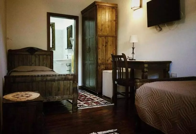 اتاق لوکس, Vila Aleksander