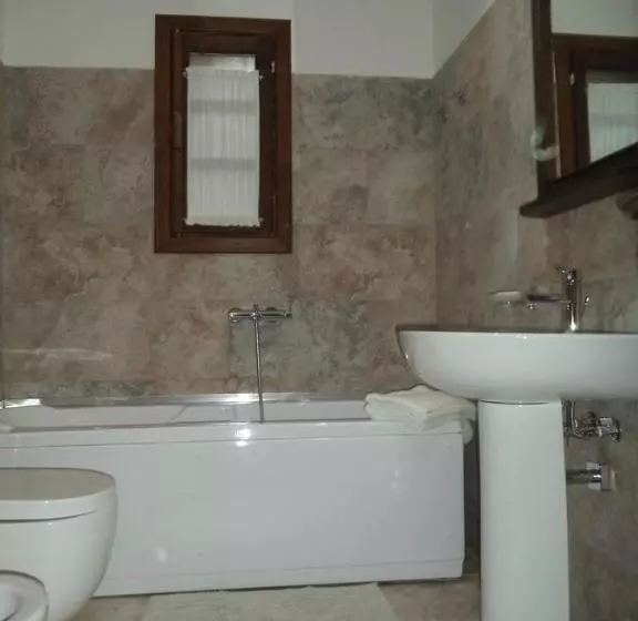 اتاق لوکس, Vila Aleksander