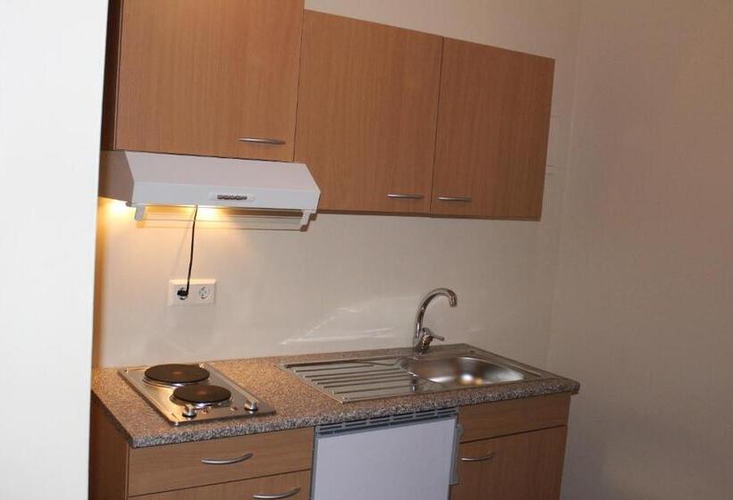 استودیوی استاندارد, Welcome Apartments