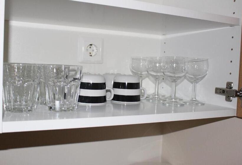 استودیوی استاندارد, Welcome Apartments