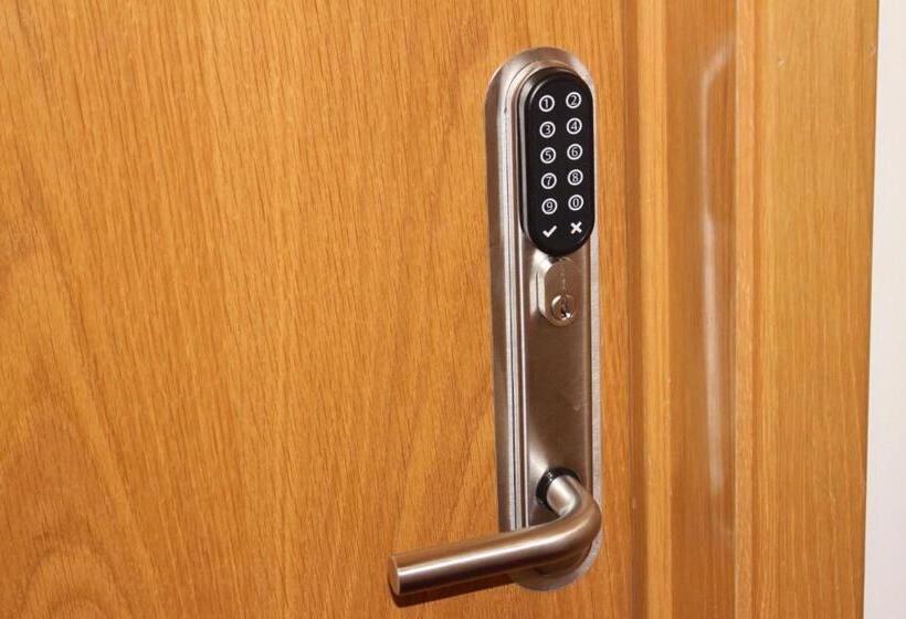 استودیوی استاندارد, Welcome Apartments