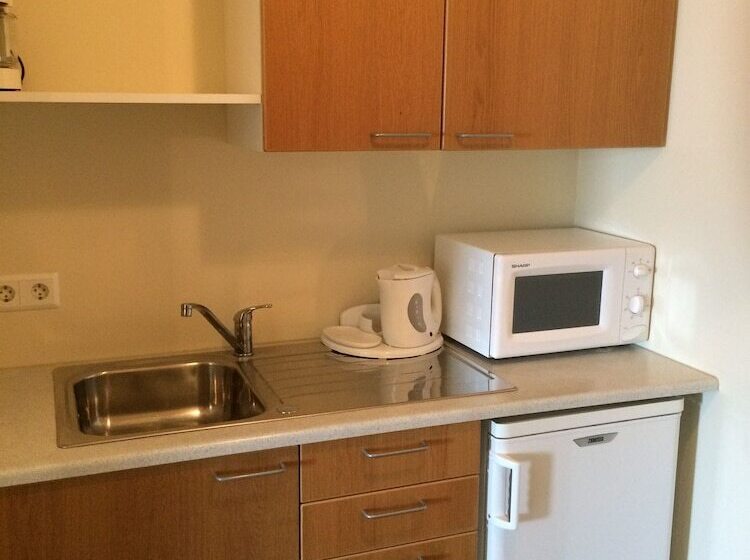 استودیوی استاندارد, Welcome Apartments