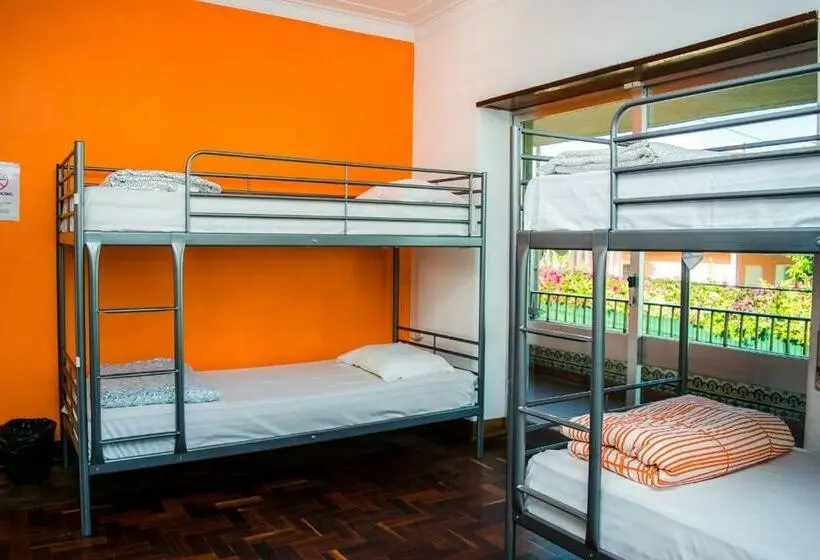 ルームシェアのワンベッド, Carcavelos Sun & Stay Hostel