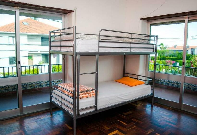 تختخواب در اتاق مشترک, Carcavelos Surf Hostel And Surf Camp