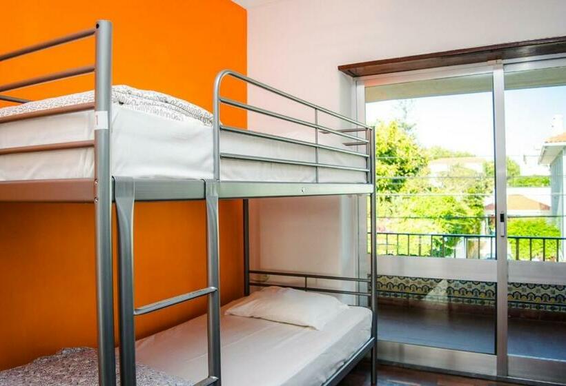 سرير فى غرفة مشتركه, Carcavelos Surf Hostel And Surf Camp