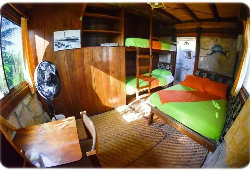 Standard Neljän Hengen Huone, Hostal Oloncito