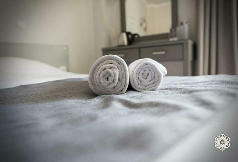 Номер Стандарт Вид на Море, Aktaion