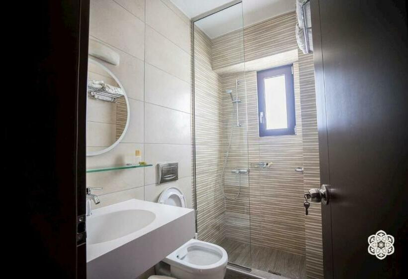 Номер Стандарт Вид на Море, Aktaion