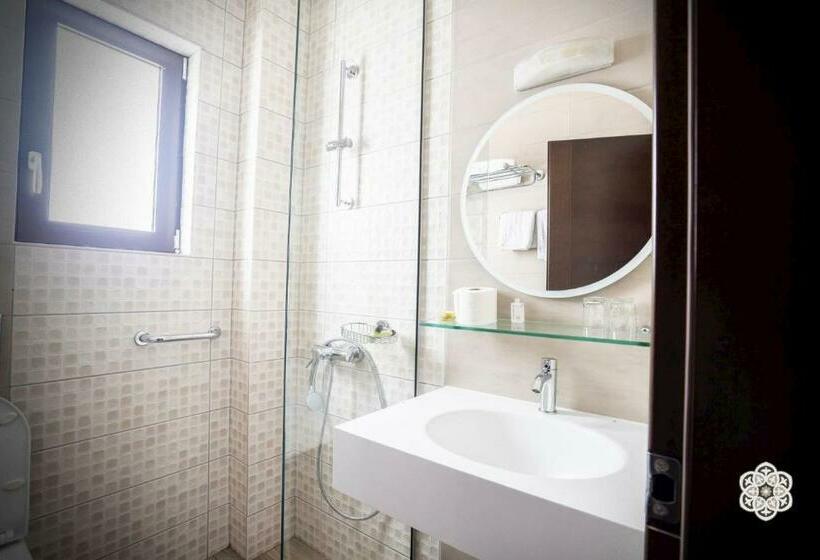 Номер Стандарт Вид на Море, Aktaion