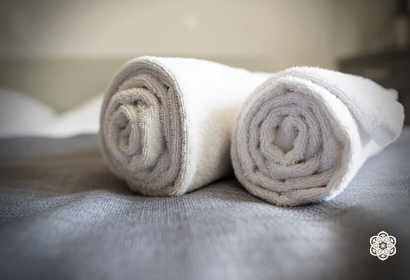 Номер Стандарт Вид на Море, Aktaion