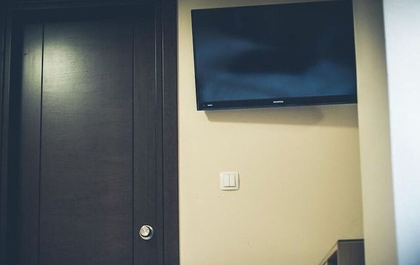 Номер Стандарт Вид на Море, Aktaion