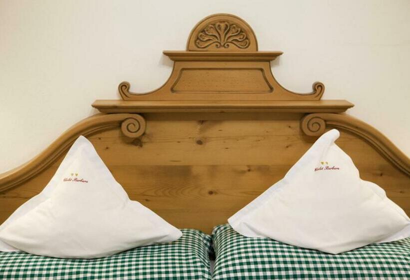 جناح جونيور, Chalet Barbara