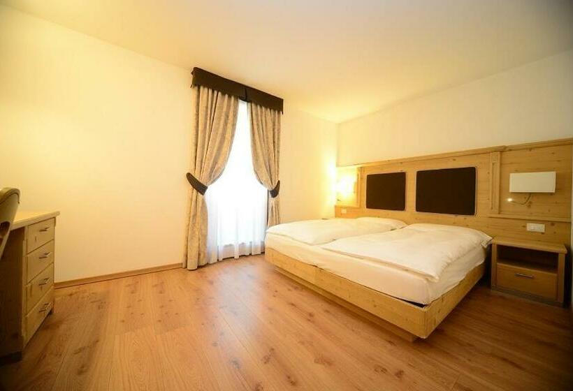 2 Bedroom Suite with Balcony, Crozzon