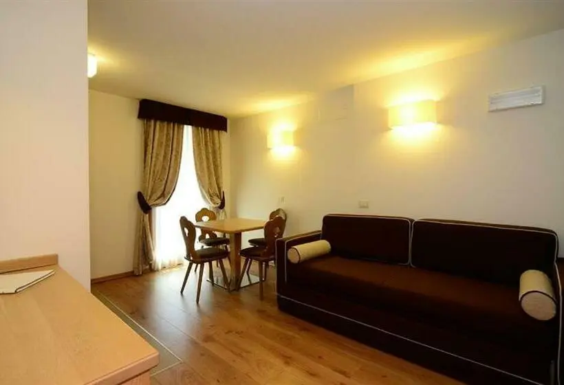 2 Bedroom Suite with Balcony, Crozzon